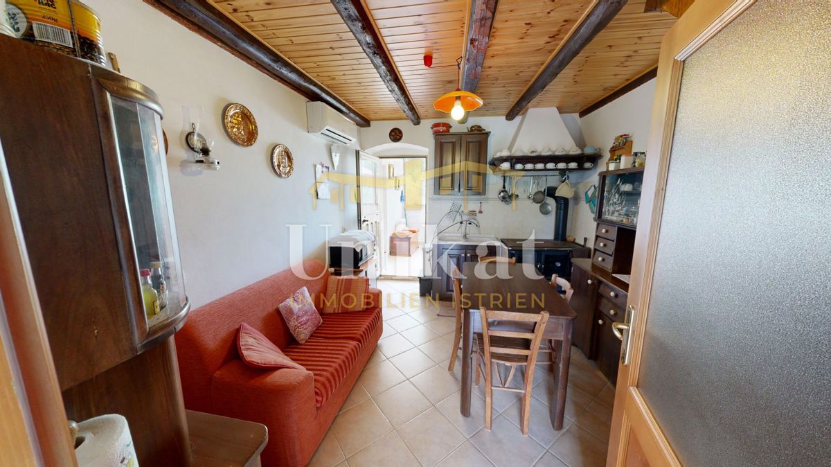 Prenovljena kamnita hiša